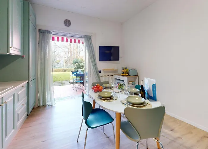 Sirmio Shore By Bookinggardalake *