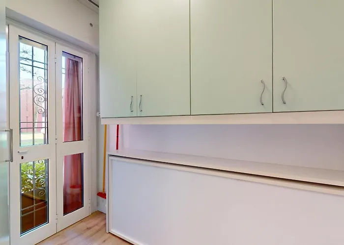 Sirmio Shore By Bookinggardalake *