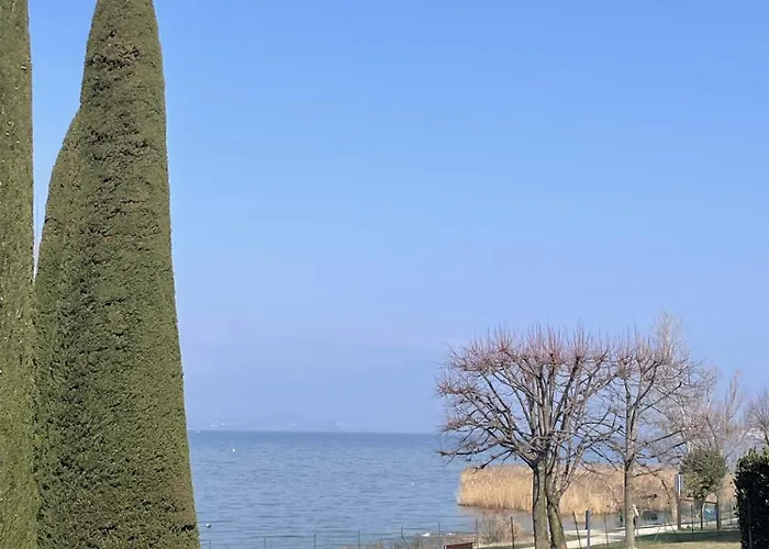 Sirmio Shore By Bookinggardalake Sirmione